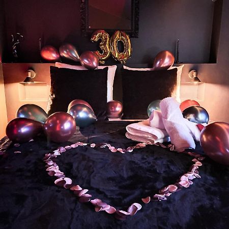 Suite Rouge Baiser Avec Jacuzzi Privatif - Loveroom Insolite Saint-Etienne  Dış mekan fotoğraf
