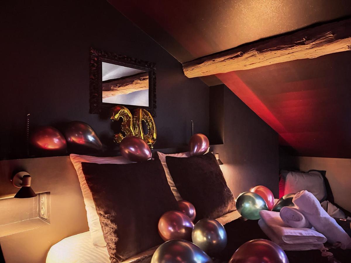 Suite Rouge Baiser Avec Jacuzzi Privatif - Loveroom Insolite Saint-Etienne  Dış mekan fotoğraf