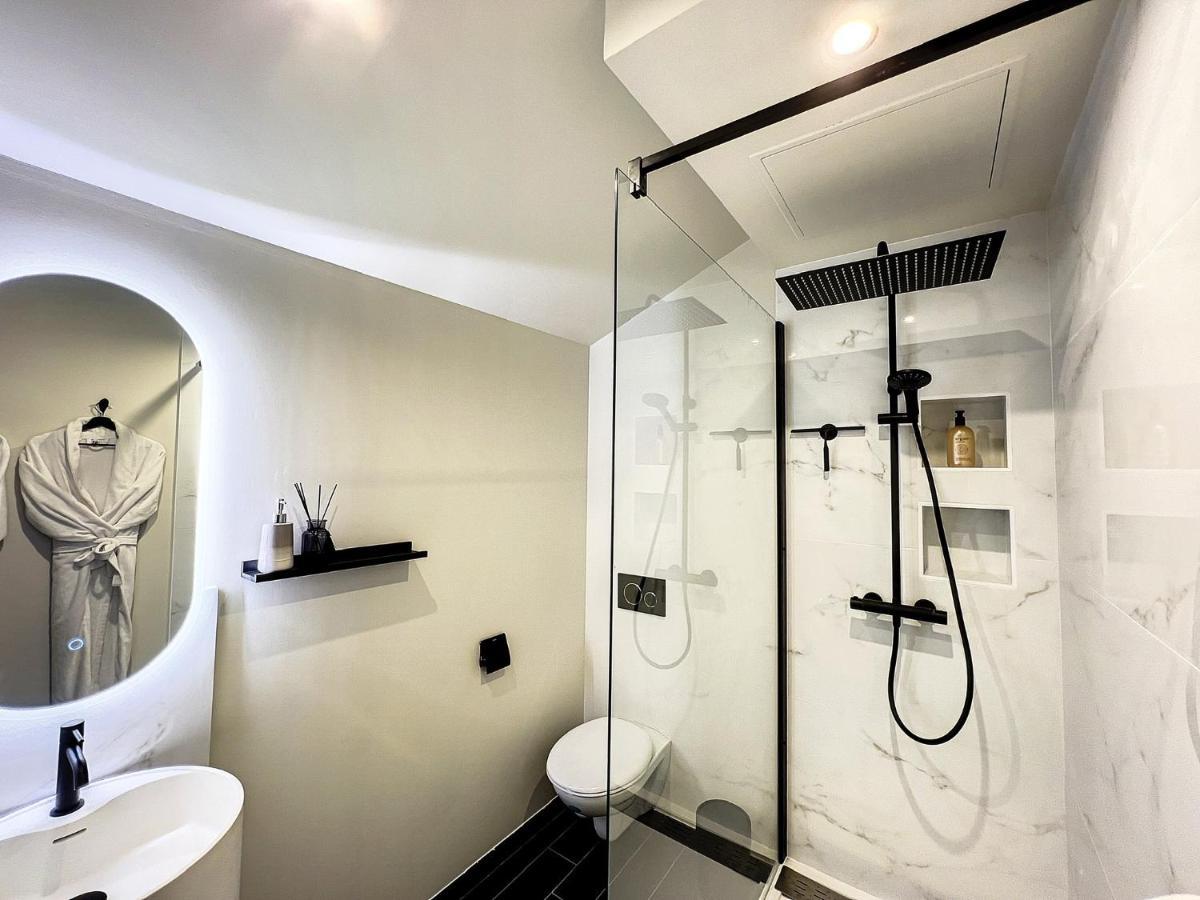 Suite Rouge Baiser Avec Jacuzzi Privatif - Loveroom Insolite Saint-Etienne  Dış mekan fotoğraf